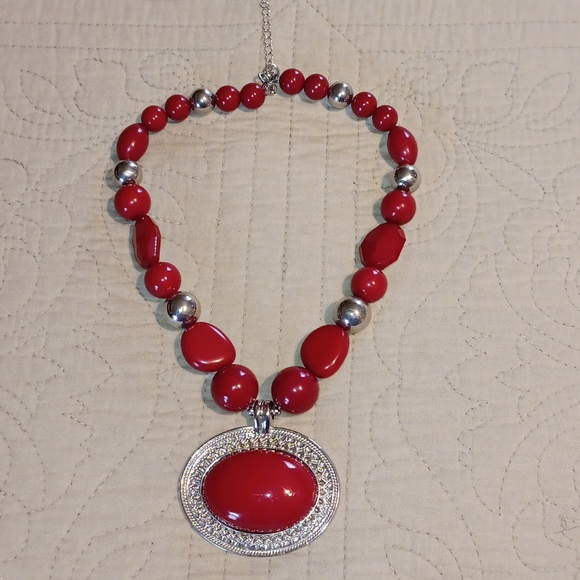 Red and silver costume necklace with pendant - Picture 1 of 6